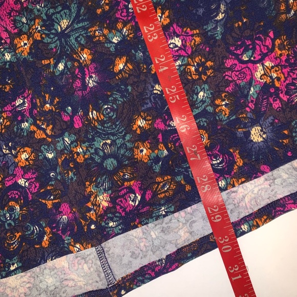 Lularoe Women’s Perfect T shirt  Floral Paisley - Picture 5 of 7